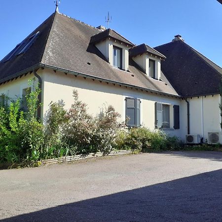 Au P'Tit Versailles Châtillon-sur-Seine Buitenkant foto
