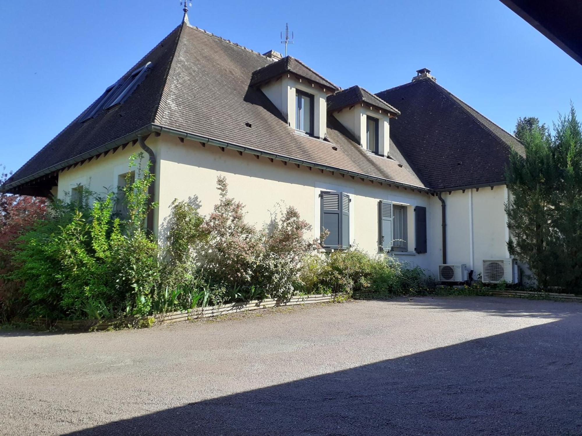 Au P'Tit Versailles Châtillon-sur-Seine Buitenkant foto